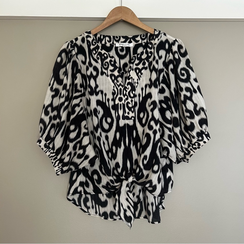 Rose + Olive B&W Flowy Blouse Damask Ikat Print Size Medium